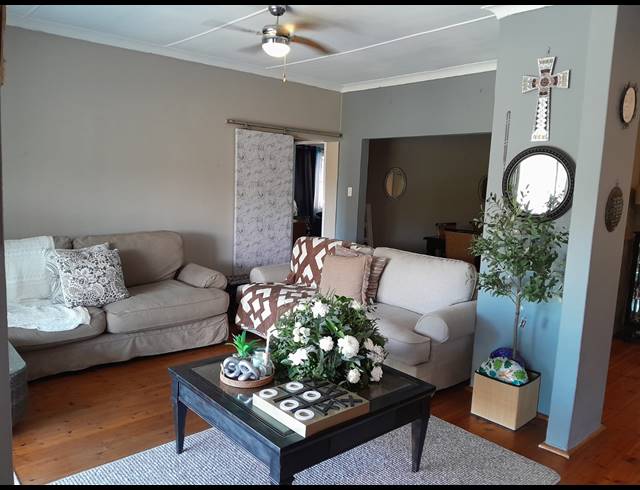 5 BEDROOM HOUSE FOR SALE IN BLUFF